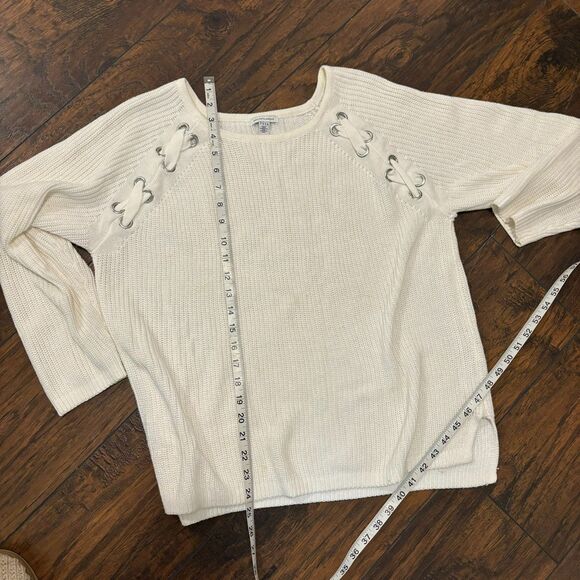 Saks Fifth Avenue Size Large White Neutral Lace Up Shoulder Detail Sweater - Picture 8 of 8